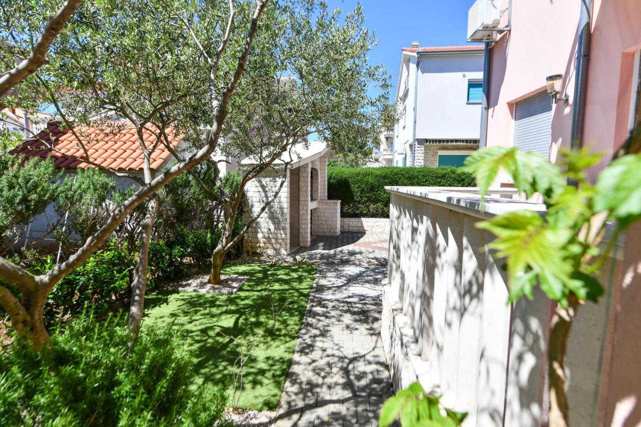 Apartments Villa Miranda Vodice Exterior photo